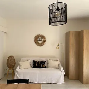 https://rez-de-jardin-a-100-metres-de-la-plage.fr-provencehotel.com